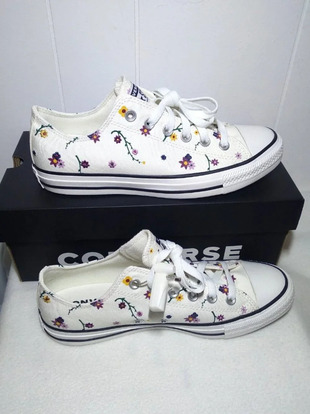 Converse Womens 9.5 Chuck Taylor All Star Low Embroidered Floral/White A16521F - Picture 8 of 9